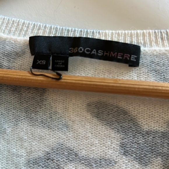 360 Cashmere Theo Deep V sweater in Blue Chalk Camo Print XS - Picture 6 of 8